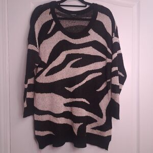 Torrid Black and White Zebra Stripe Sweater size 1